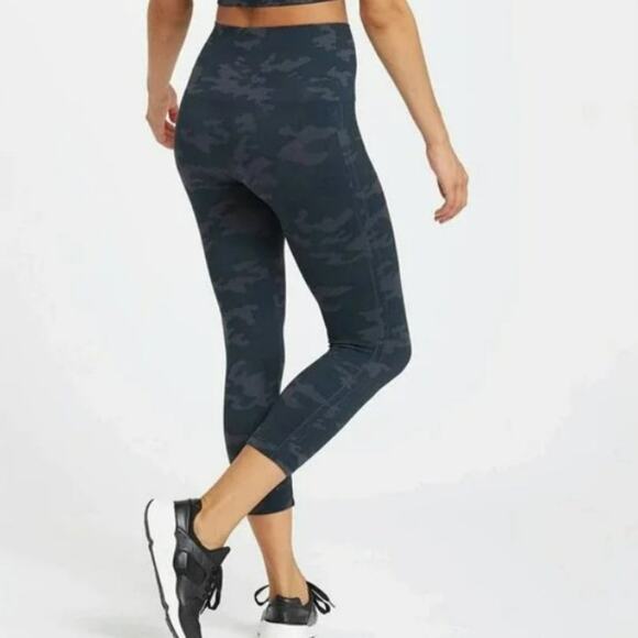 Spanx Black Look At Me Now Camo Leggings Women's Size Small S - Picture 8 of 8